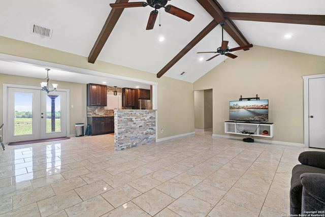18950 SOUTHTON RD, Elmendorf, TX 78112