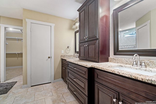 18950 SOUTHTON RD, Elmendorf, TX 78112