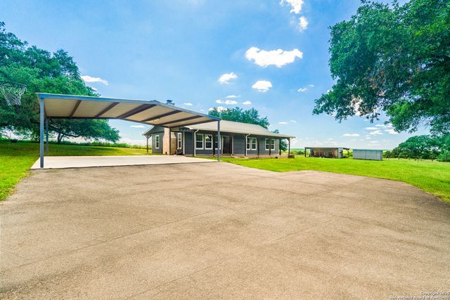 18950 SOUTHTON RD, Elmendorf, TX 78112