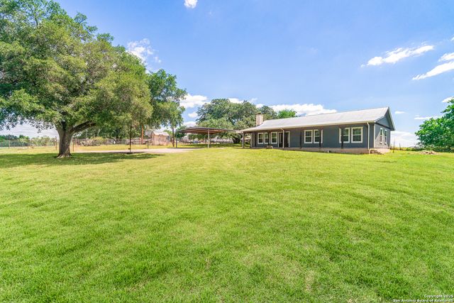 18950 SOUTHTON RD, Elmendorf, TX 78112