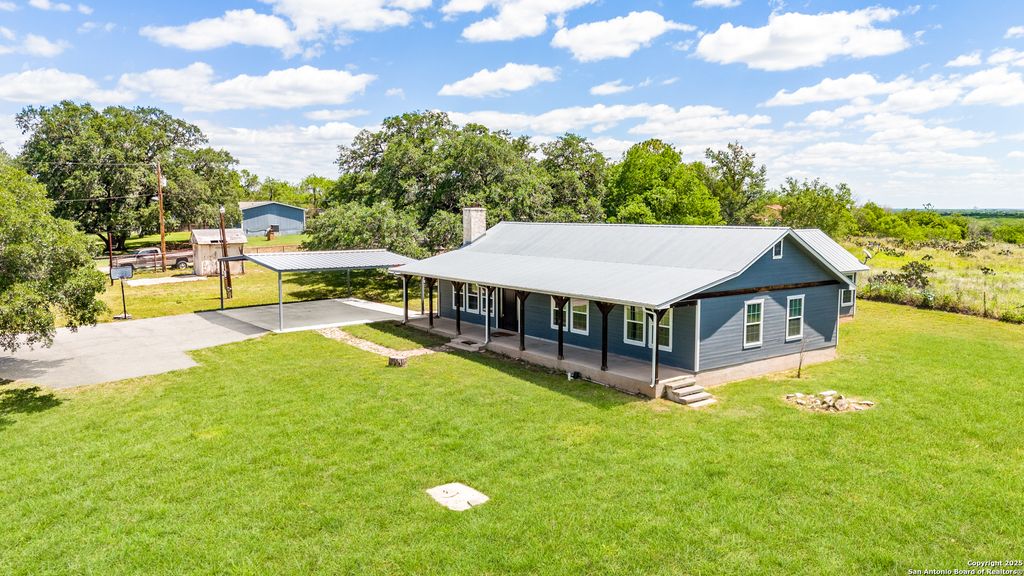 18950 SOUTHTON RD, Elmendorf, TX 78112