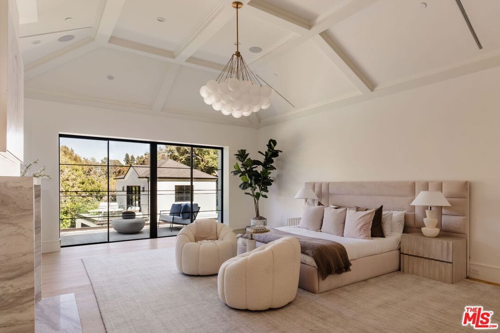 Image 15 of property listing at 13164 Boca De Canon Lane, Los Angeles, CA 90049