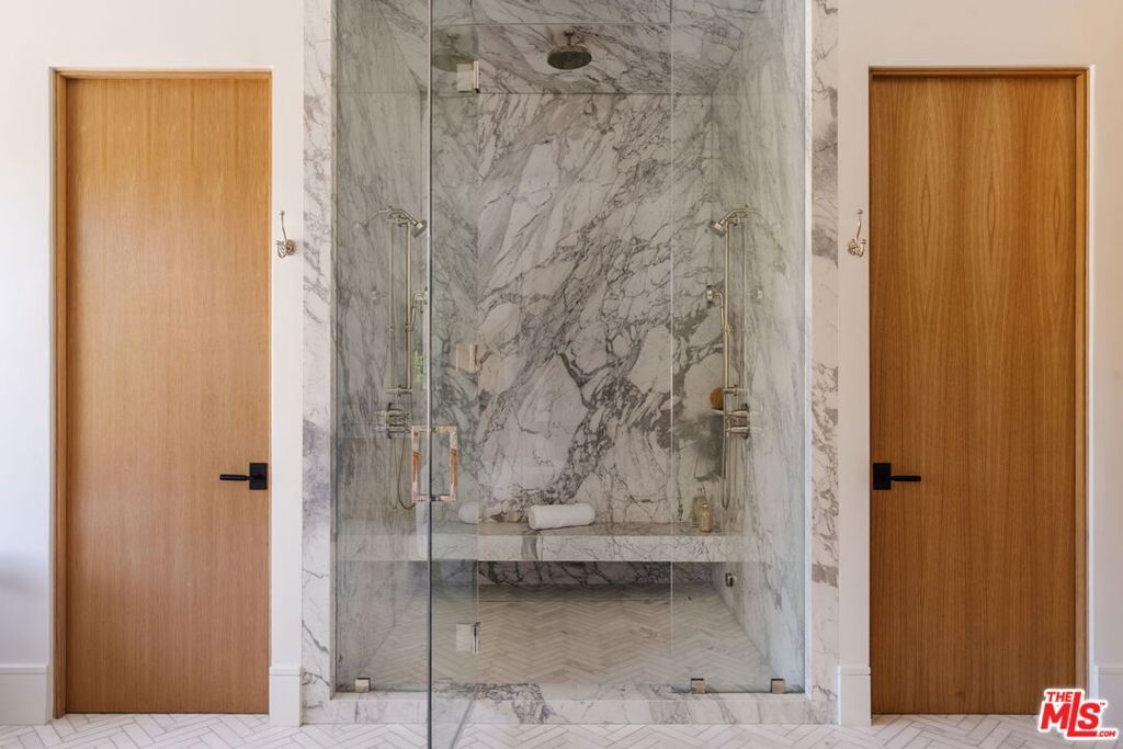 Image 17 of property listing at 13164 Boca De Canon Lane, Los Angeles, CA 90049