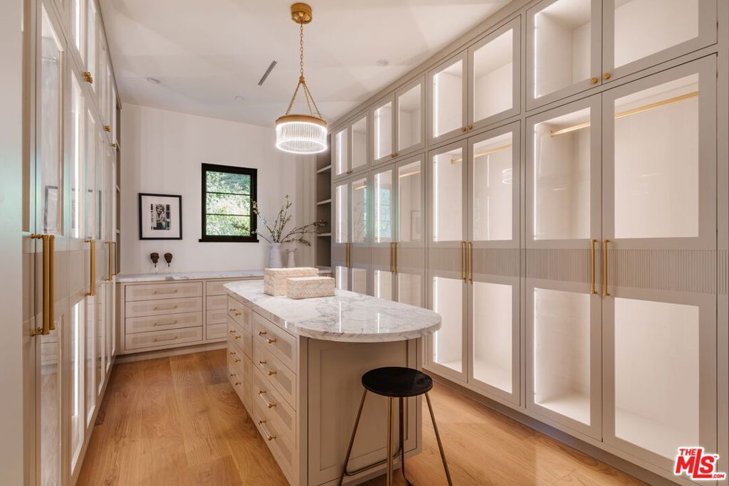 Image 19 of property listing at 13164 Boca De Canon Lane, Los Angeles, CA 90049