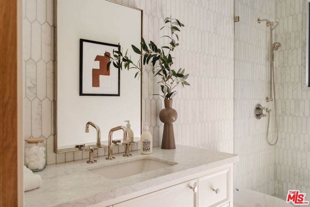 Image 22 of property listing at 13164 Boca De Canon Lane, Los Angeles, CA 90049