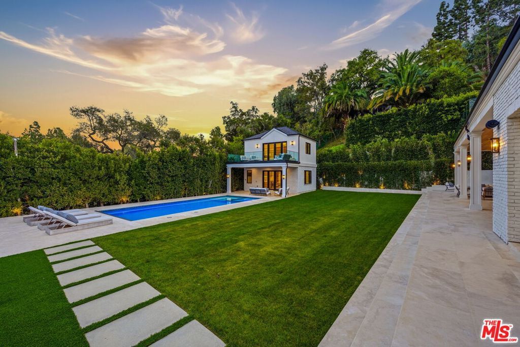 Image 27 of property listing at 13164 Boca De Canon Lane, Los Angeles, CA 90049