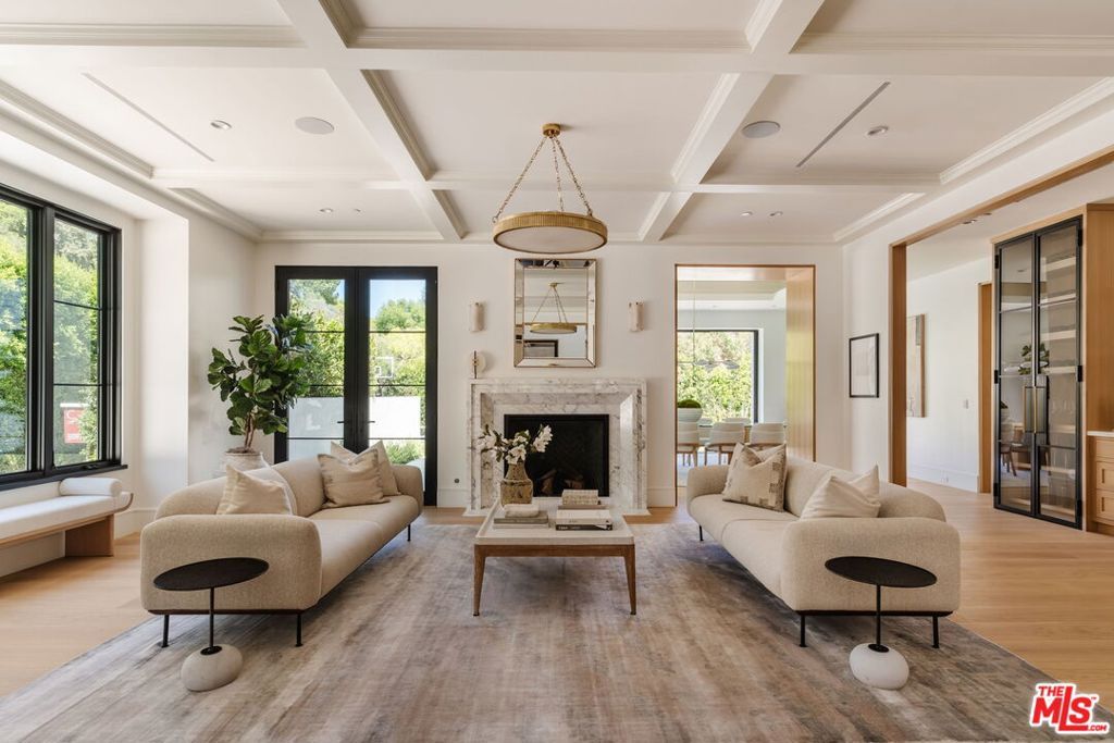 Image 3 of property listing at 13164 Boca De Canon Lane, Los Angeles, CA 90049