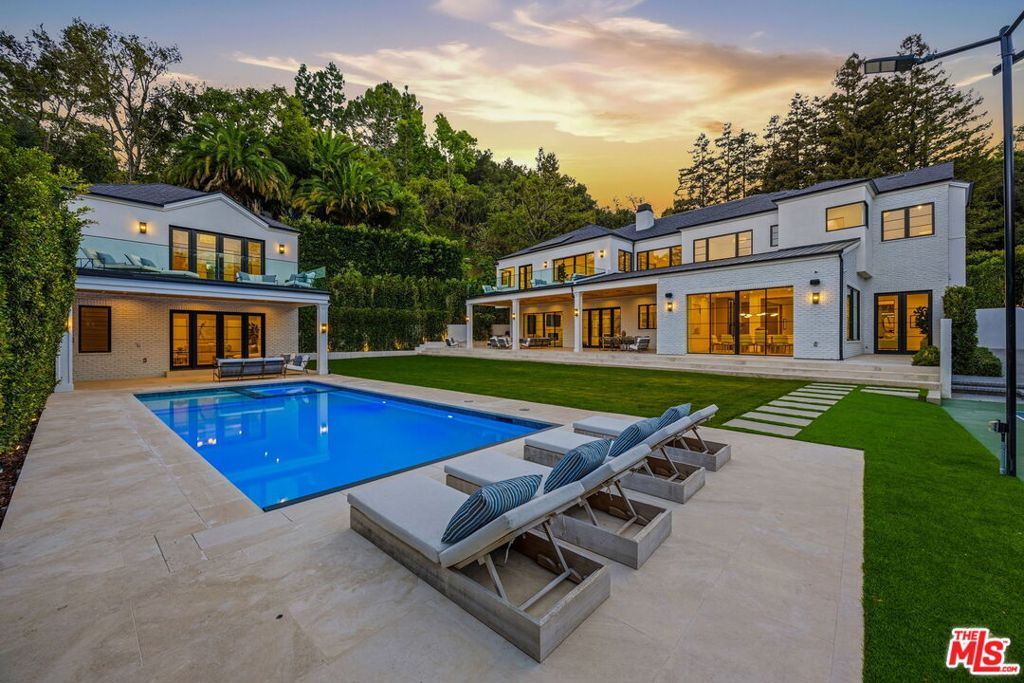 Image 31 of property listing at 13164 Boca De Canon Lane, Los Angeles, CA 90049