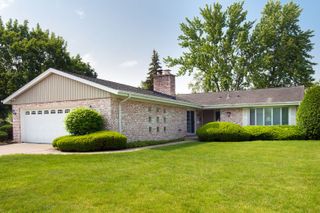 1203 W Francis Drive, Arlington Heights, IL 60005