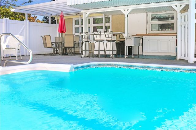7 Nichols Lane, Westerly, RI 02891