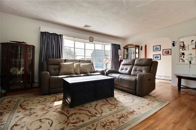 7 Nichols Lane, Westerly, RI 02891