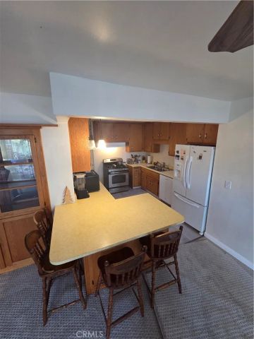 6825 Glacier Drive, Riverside, CA 92506