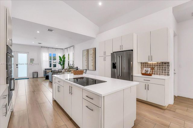 1522 NE 17th Way, Fort Lauderdale, FL 33304