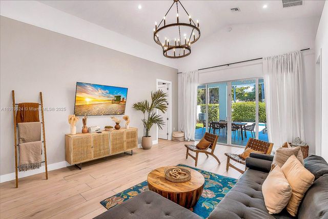 1522 NE 17th Way, Fort Lauderdale, FL 33304