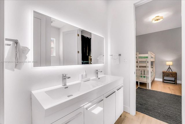 1522 NE 17th Way, Fort Lauderdale, FL 33304