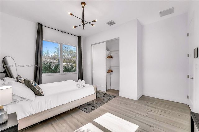 1522 NE 17th Way, Fort Lauderdale, FL 33304