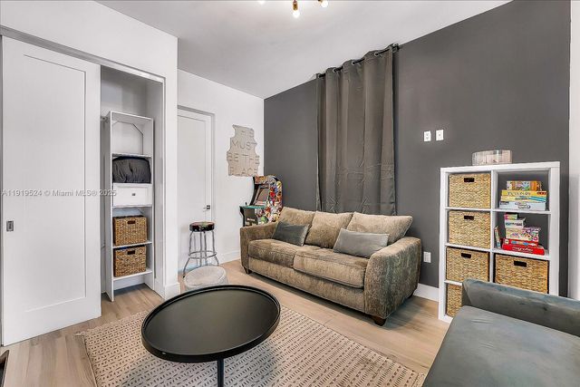 1522 NE 17th Way, Fort Lauderdale, FL 33304