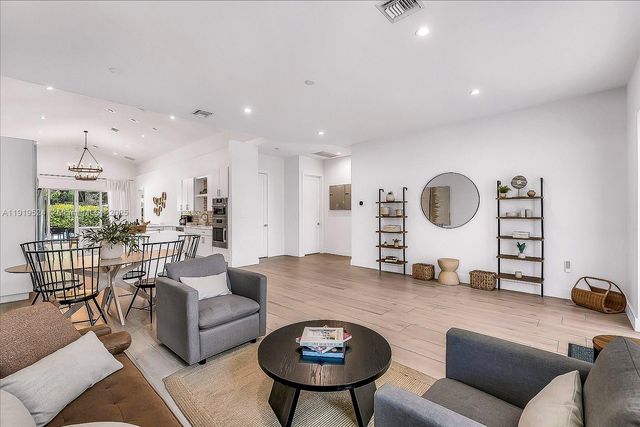 1522 NE 17th Way, Fort Lauderdale, FL 33304