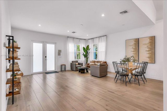 1522 NE 17th Way, Fort Lauderdale, FL 33304