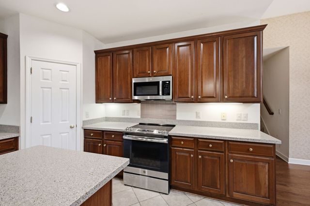 7001 Stone Run Dr, Nashville, TN 37211