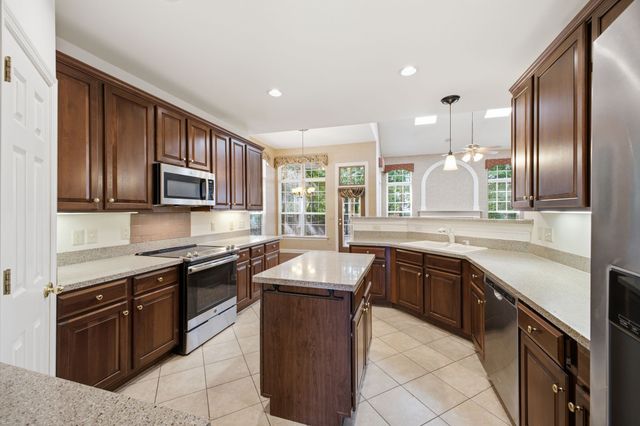 7001 Stone Run Dr, Nashville, TN 37211
