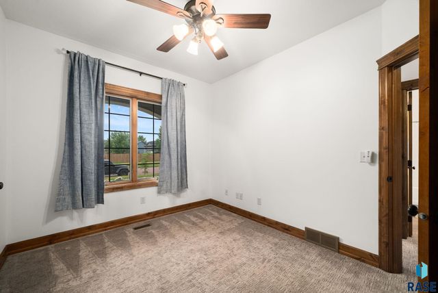 3408 E Broken Arrow St Street, Sioux Falls, SD 57103