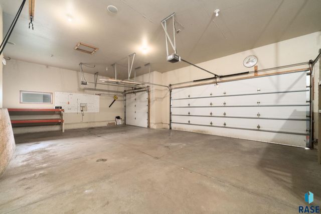 3408 E Broken Arrow St Street, Sioux Falls, SD 57103