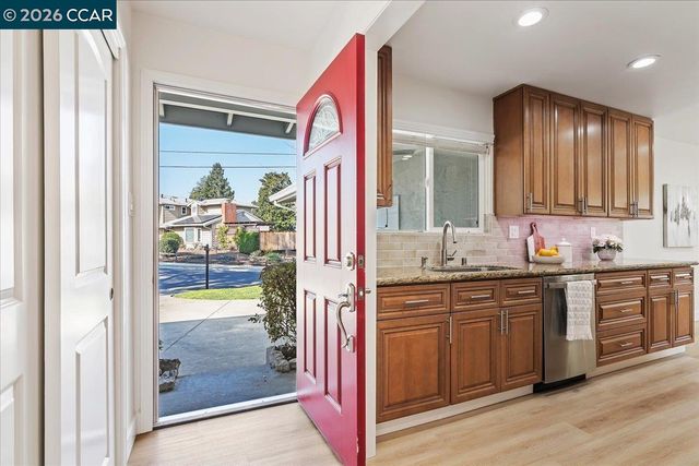 407 Roanoke Dr, Martinez, CA 94553