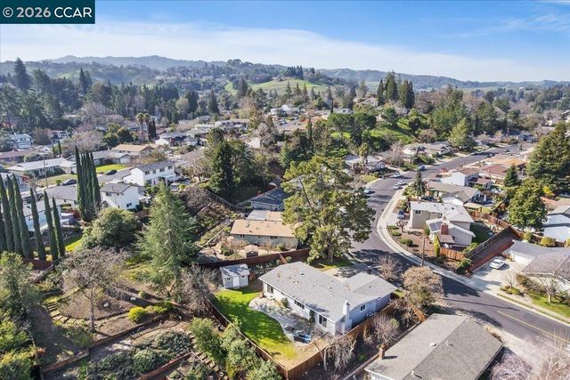 407 Roanoke Dr, Martinez, CA 94553