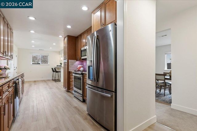 407 Roanoke Dr, Martinez, CA 94553