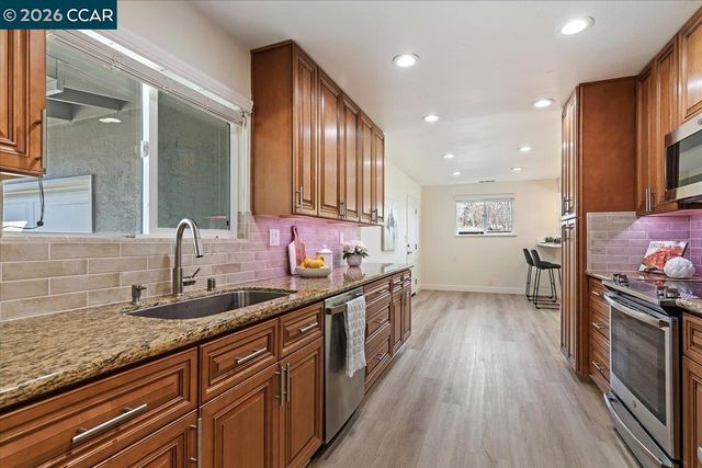 407 Roanoke Dr, Martinez, CA 94553