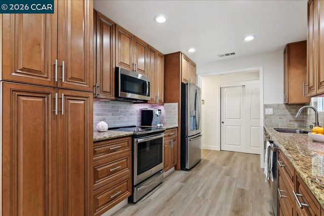 407 Roanoke Dr, Martinez, CA 94553