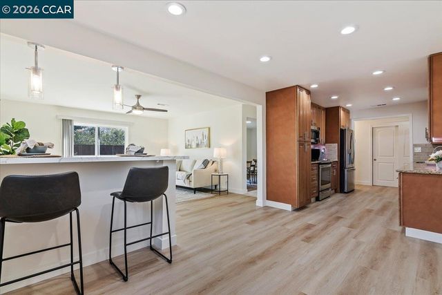 407 Roanoke Dr, Martinez, CA 94553