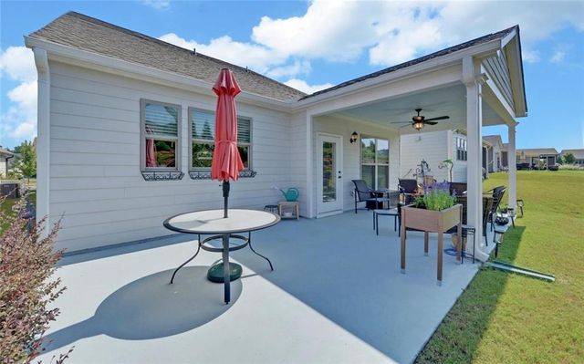 5663 Villa Crest Drive, Hoschton, GA 30548