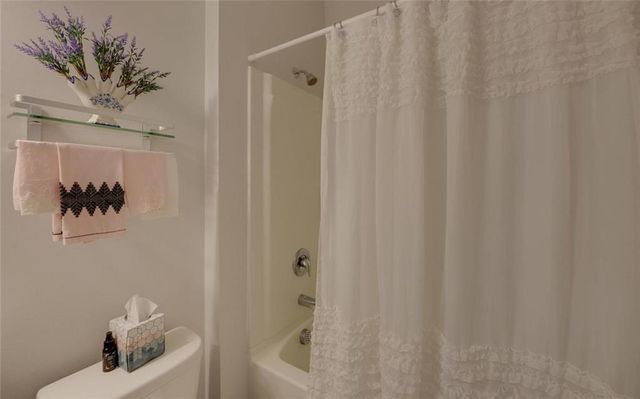 5663 Villa Crest Drive, Hoschton, GA 30548