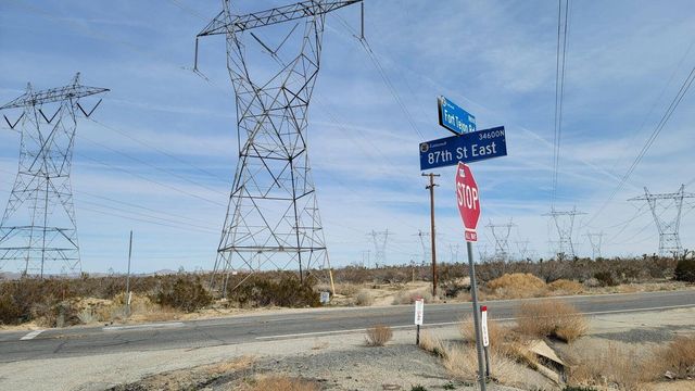 Cor Avenue V Drt 87th Ste, Palmdale, CA 93550