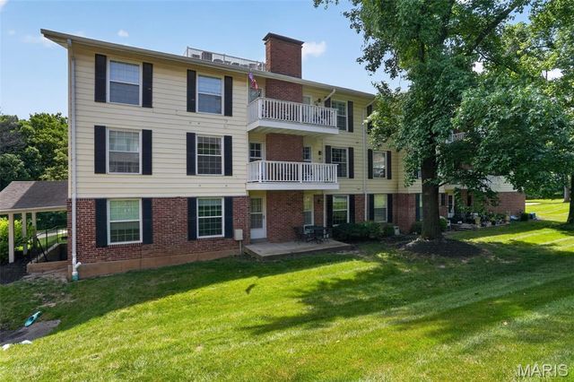 1525 Hampton Hall Drive 12, Chesterfield, MO 63017