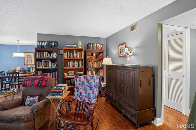 1525 Hampton Hall Drive 12, Chesterfield, MO 63017