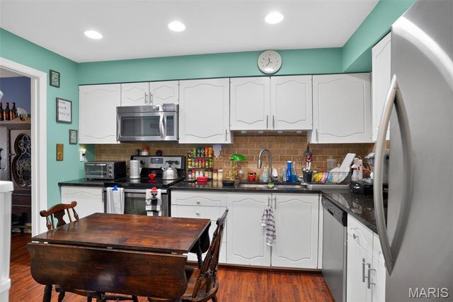 1525 Hampton Hall Drive 12, Chesterfield, MO 63017