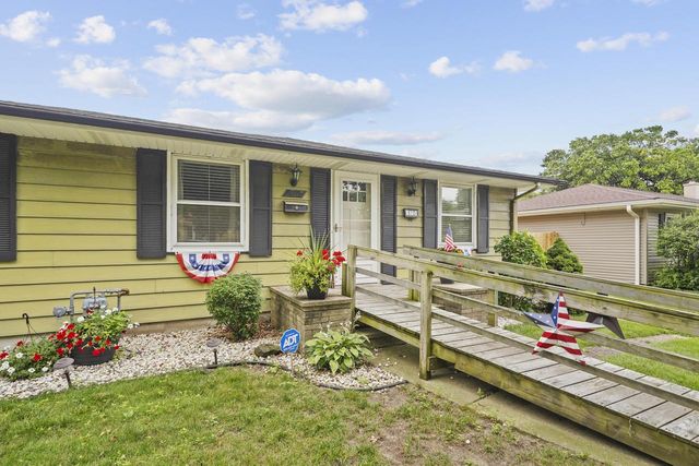 8715 34th AVENUE, Kenosha, WI 53142