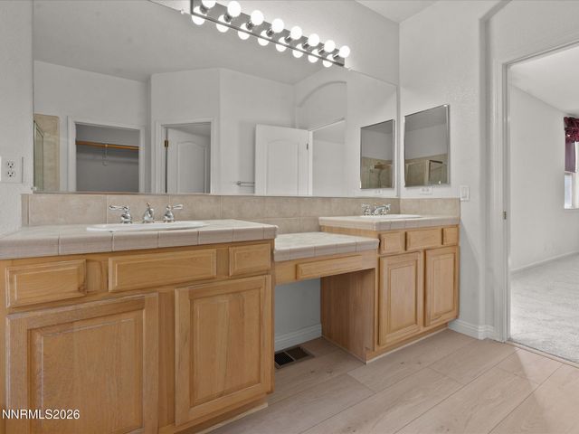 5860 E Hidden Valley Drive, Reno, NV 89502