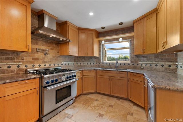 1055 Lawrence Court, North Woodmere, NY 11581