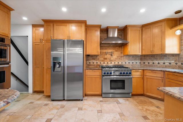 1055 Lawrence Court, North Woodmere, NY 11581