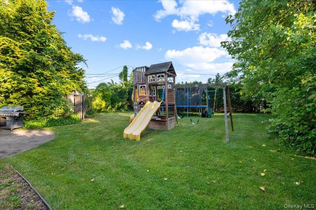 1055 Lawrence Court, North Woodmere, NY 11581