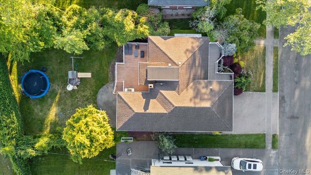 1055 Lawrence Court, North Woodmere, NY 11581