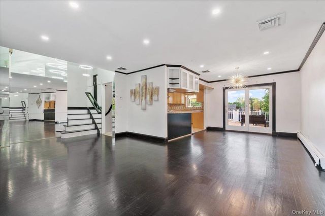 1055 Lawrence Court, North Woodmere, NY 11581