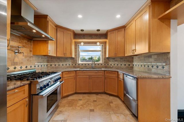 1055 Lawrence Court, North Woodmere, NY 11581