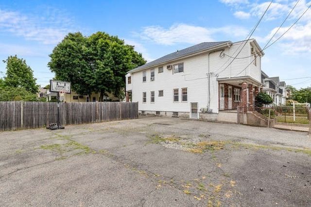 131 Yale St. 1, Medford, MA 02155