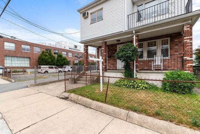 131 Yale St. 1, Medford, MA 02155