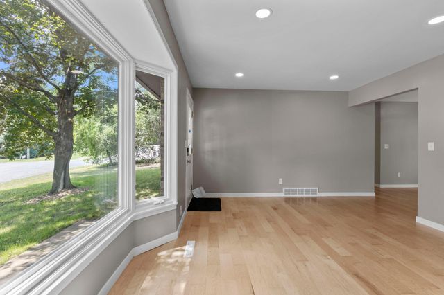 2865 Upper 79th Court E, Inver Grove Heights, MN 55076